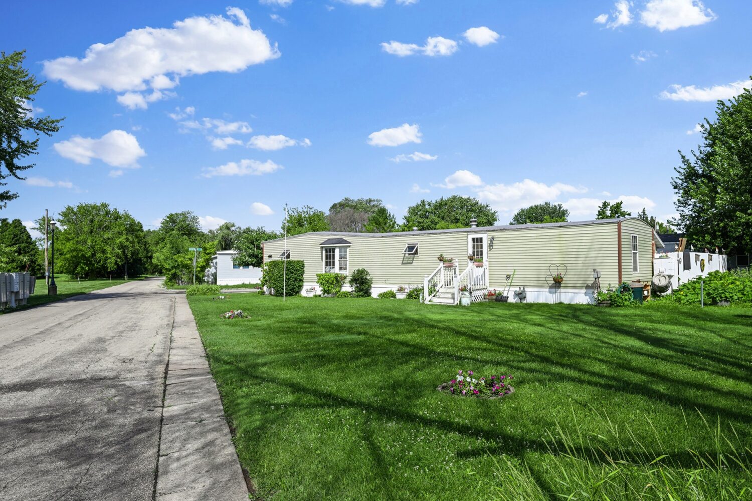 Riverlane MHC house with well-kept lawn