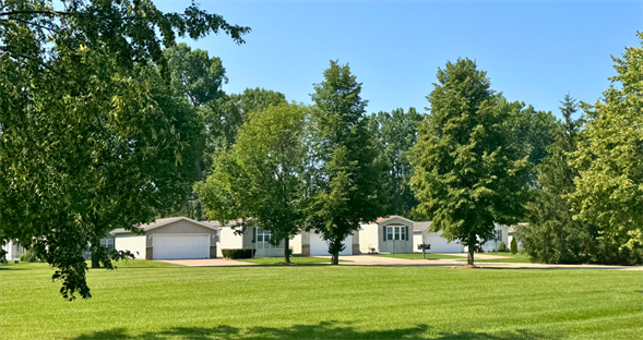Five Oaks MHC street view of homes and landscaping